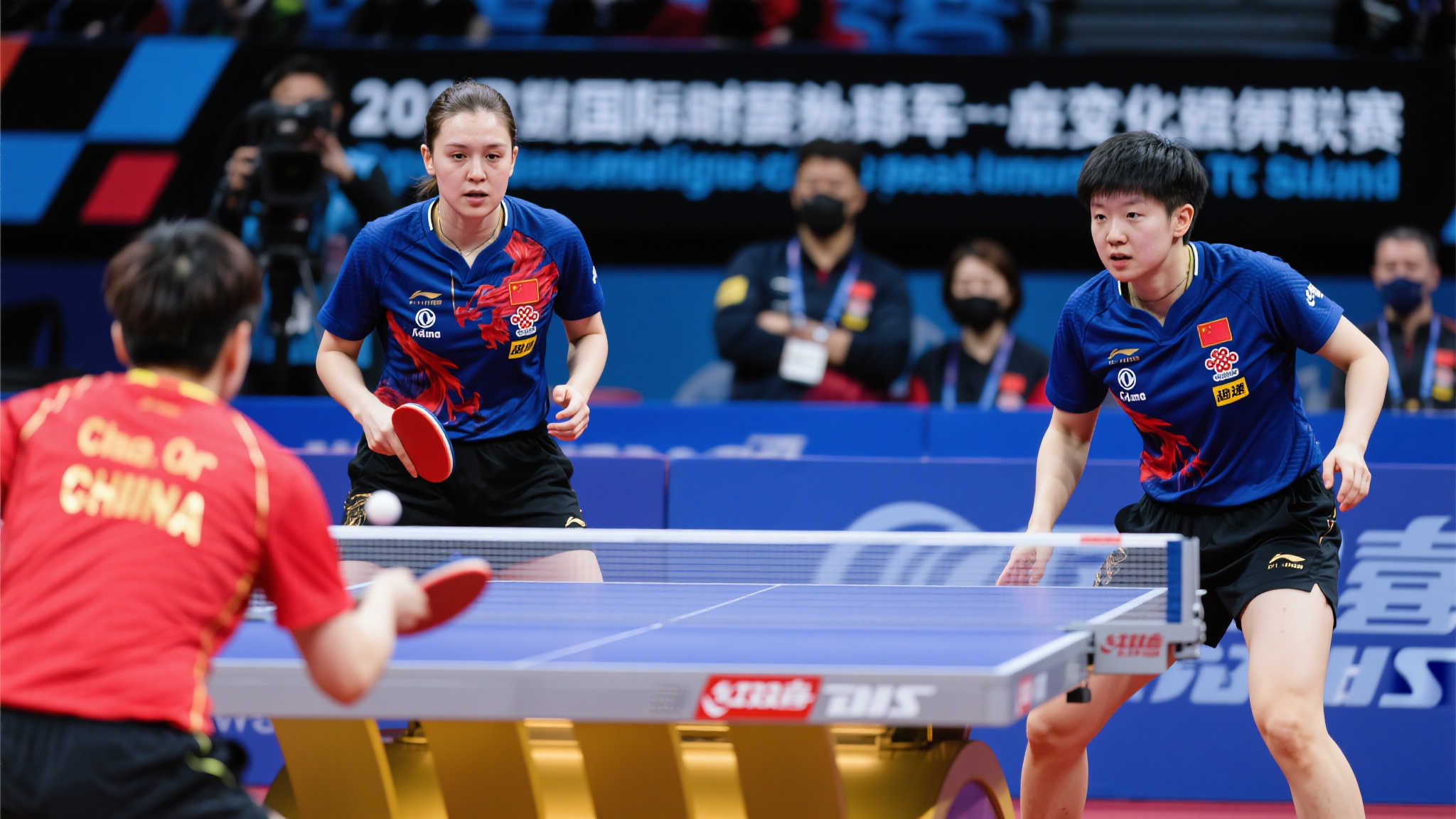 队在激烈的 队在激烈的